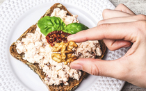 Zväčšiť náhľad Pomazánka s Jihočeským cottage se sušenými rajčaty a ořechy