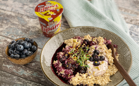 Ovsená kaša s horúcím ovocím a tradičným Lipánkom 