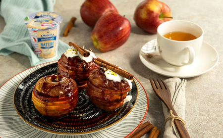 Pečená jablíčka s medem a Jihočeským jogurtem Nature