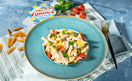 Cestoviny so zeleninou a omáčkou z taveného syra Lipánek