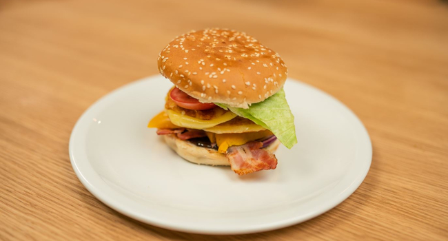 Cheeseburger so Syrom na panvicu