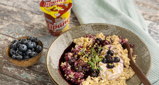 Ovsená kaša s horúcím ovocím a tradičným Lipánkom