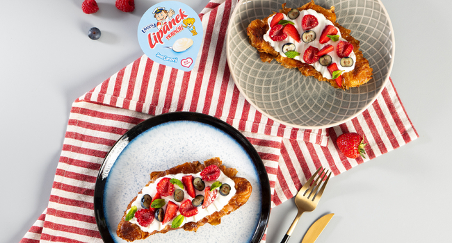 Rozvaľkaný croissant s tradičným Lipánkom