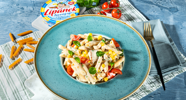 Cestoviny so zeleninou a omáčkou z taveného syra Lipánek