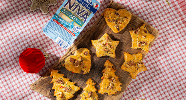 Vianočné slané sušienky s Juhočeskou nivou 60 %, vlašskými orechmi a bylinkami