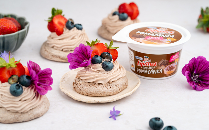 Čokoládové pusinky s kakaovým krémom a ovocím