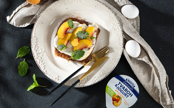Francouzský toast s Tvarohem & jogurtem a broskvemi