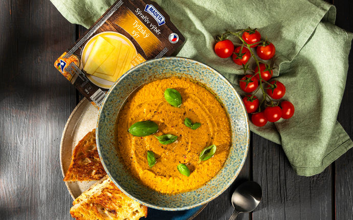 Gazpacho se sendvičem s Tylžským sýrem