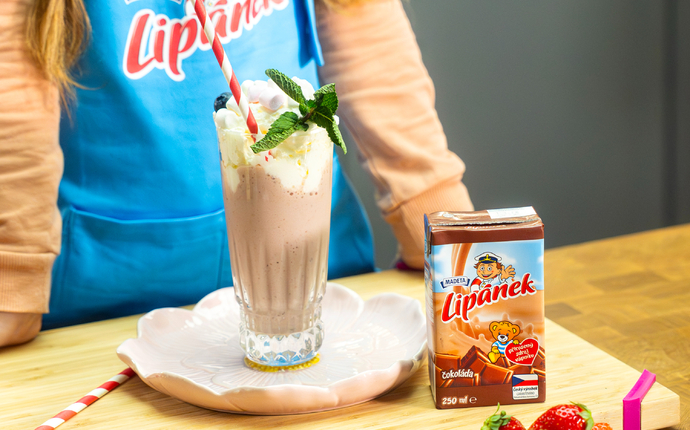 Jahodovo-čokoládový koktejl se sladkým mlíčkem Lipánek