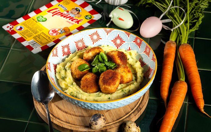 Kuřecí kuličky se sýrem Lipánek v trojobalu s bylinkovou bramborovou kaší