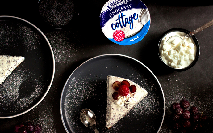 Makový cottage cheesecake s bílou čokoládou