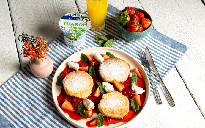 Mini lívanečky s Jihočeským tvarohem a malinami