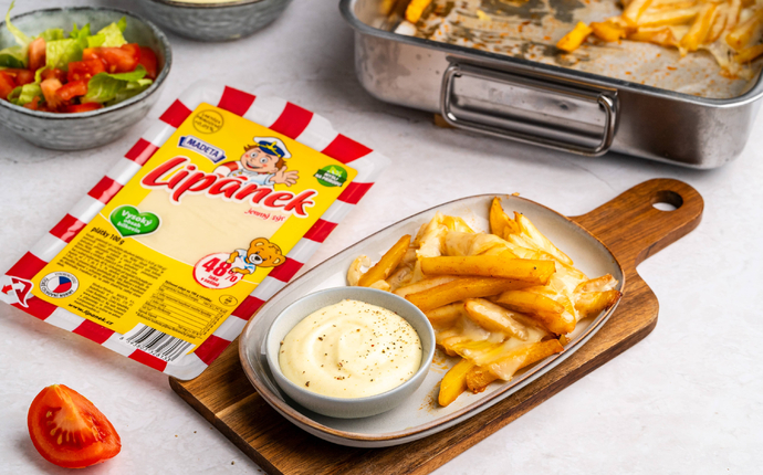 Pečené goudové hranolky s jemným sýrovým dipem