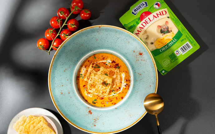 Polievka z pečených paradajok s chipsami z Madelandu