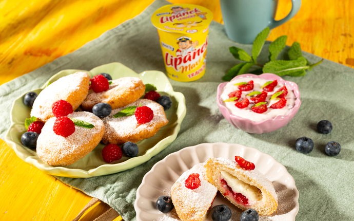 Taštičky z toastového chleba plnené tradičným Lipánkom s ovocím a ovocným dipom