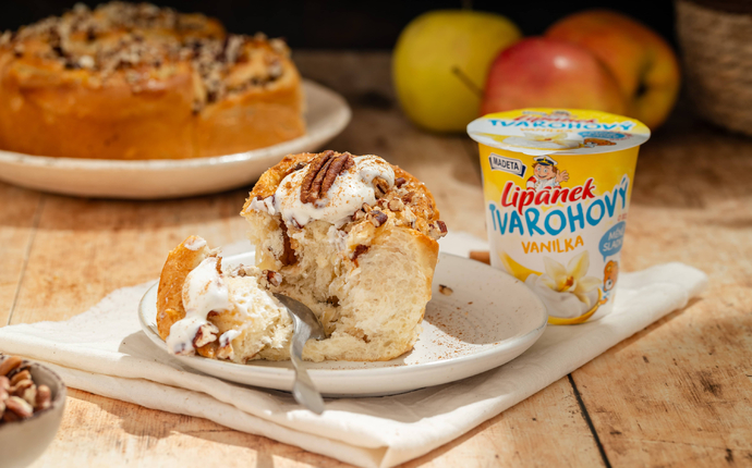 Tvarohoví šneci s jablečnou náplní