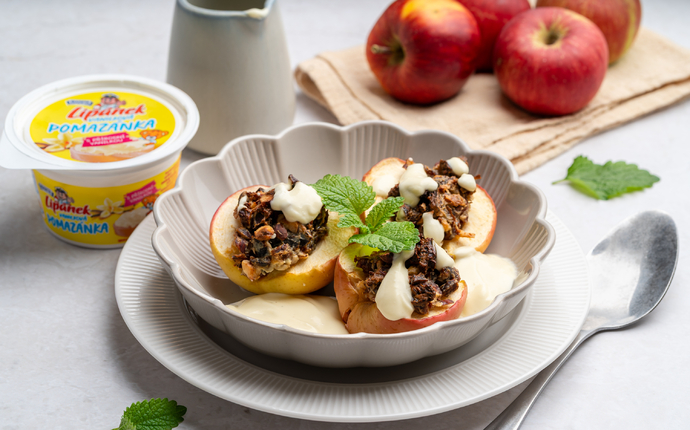 Vanilková zapečená jablka s ořechy a datlemi