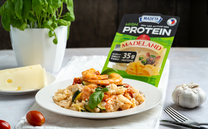 Zeleninové rizoto s krevetami a sýrem