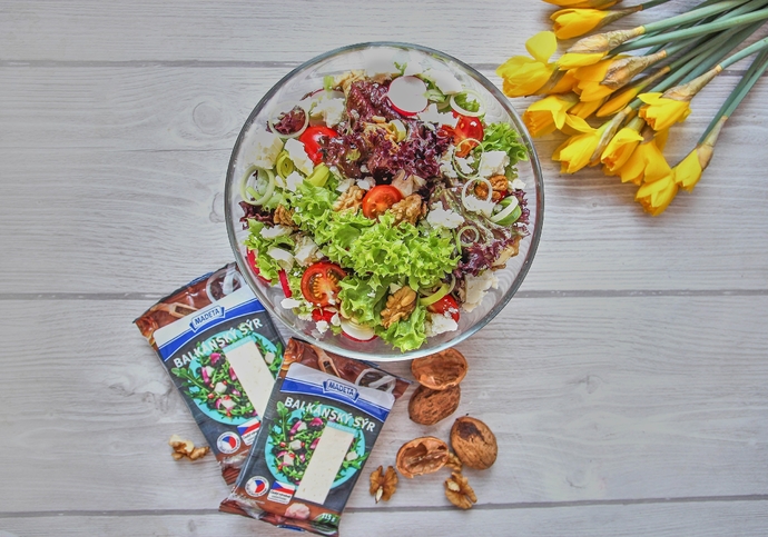 Lehký salát s balkánským sýrem